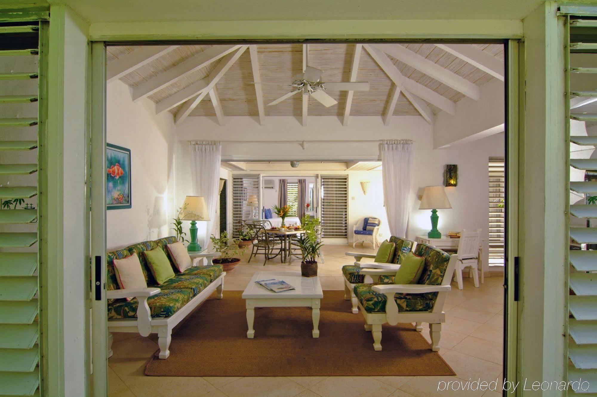 Settlers Beach Hotel Saint James Interior photo